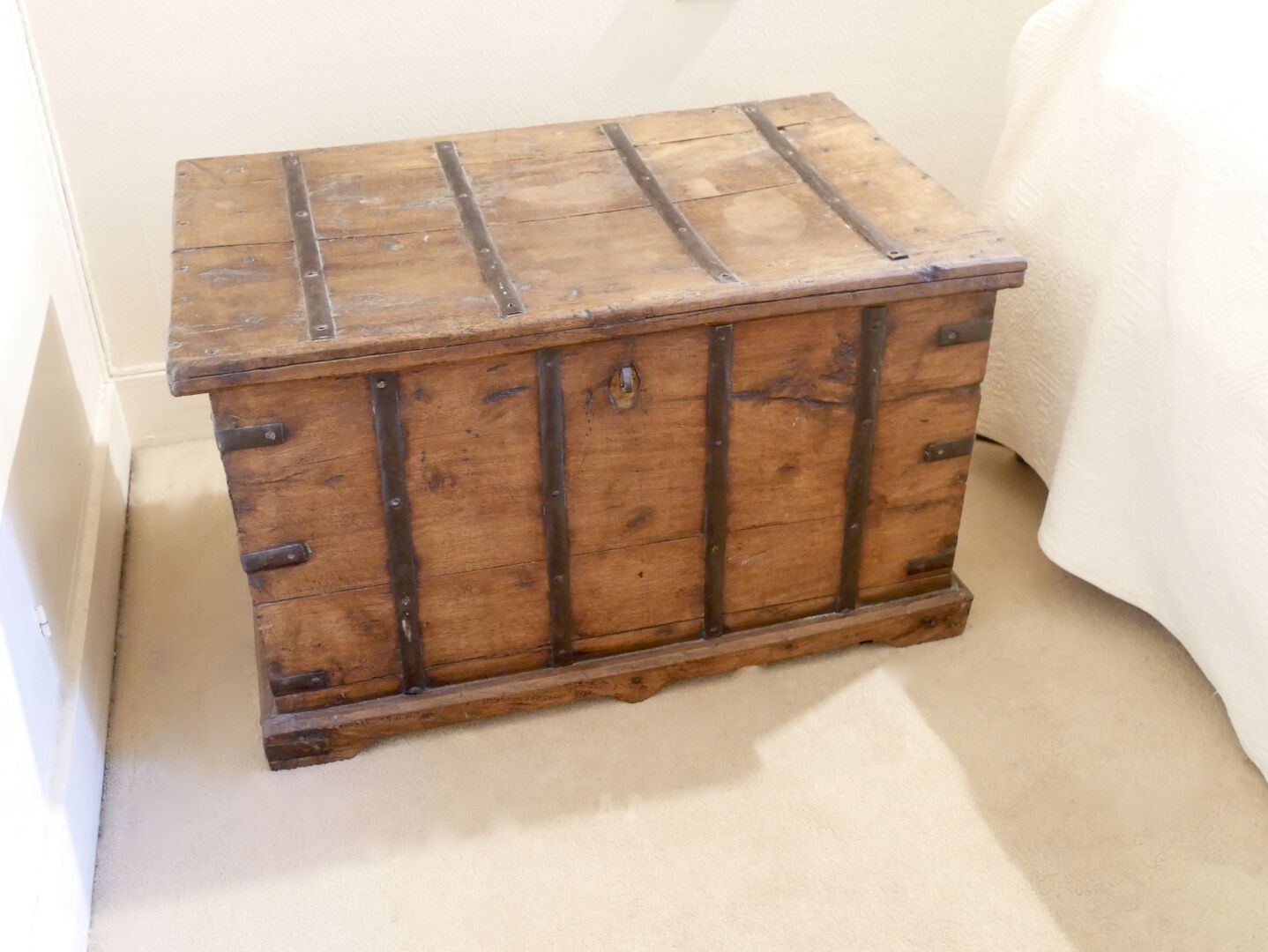 Null RUSTIC WORK 

Wooden chest in the natural with fittings

Size : 42 x 44 x 6&hellip;