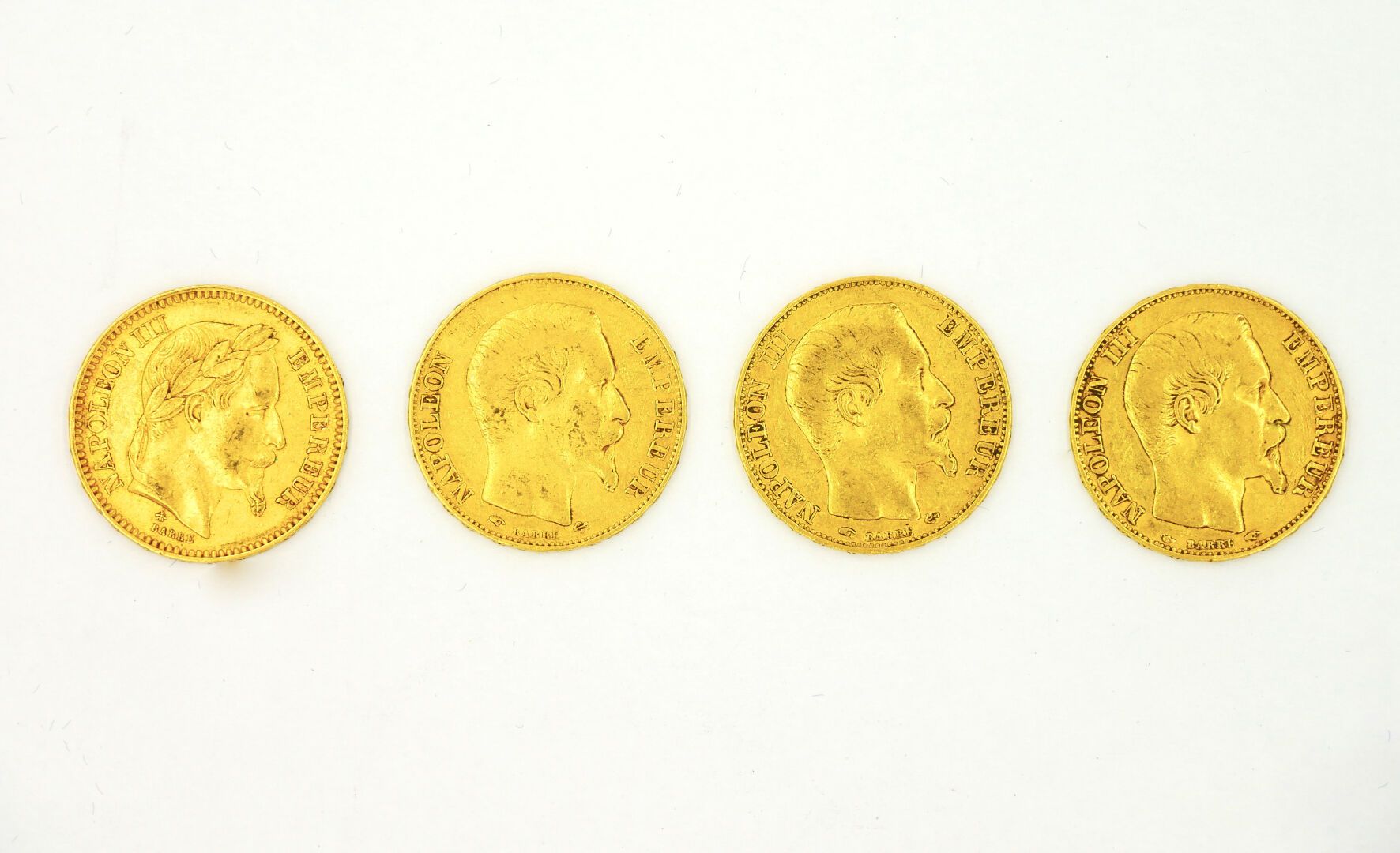Null 法国 - 第二帝国 

四枚20法郎金币900/1000e，巴黎（A工作室）。

- 三枚拿破仑光头硬币，1855年（x 2）和1857年

- 一枚&hellip;