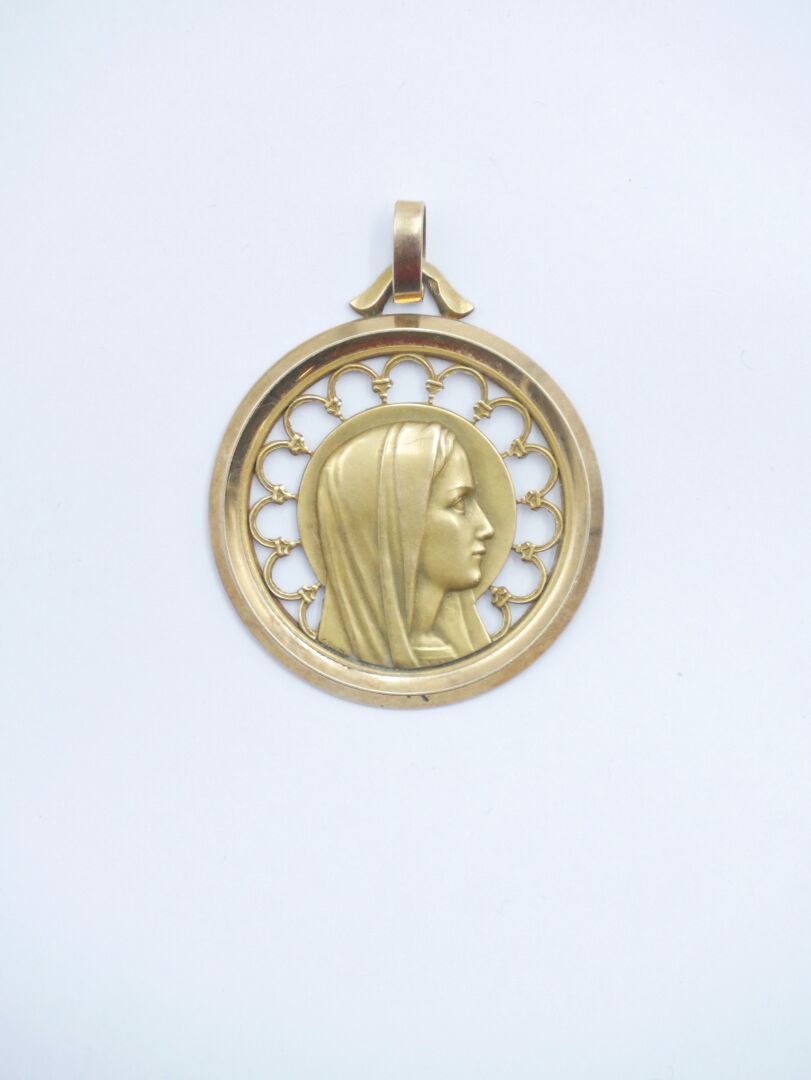 Null 20. Jh. 

Medaille aus 750/1000er Gold, die die Jungfrau Maria in einem dur&hellip;