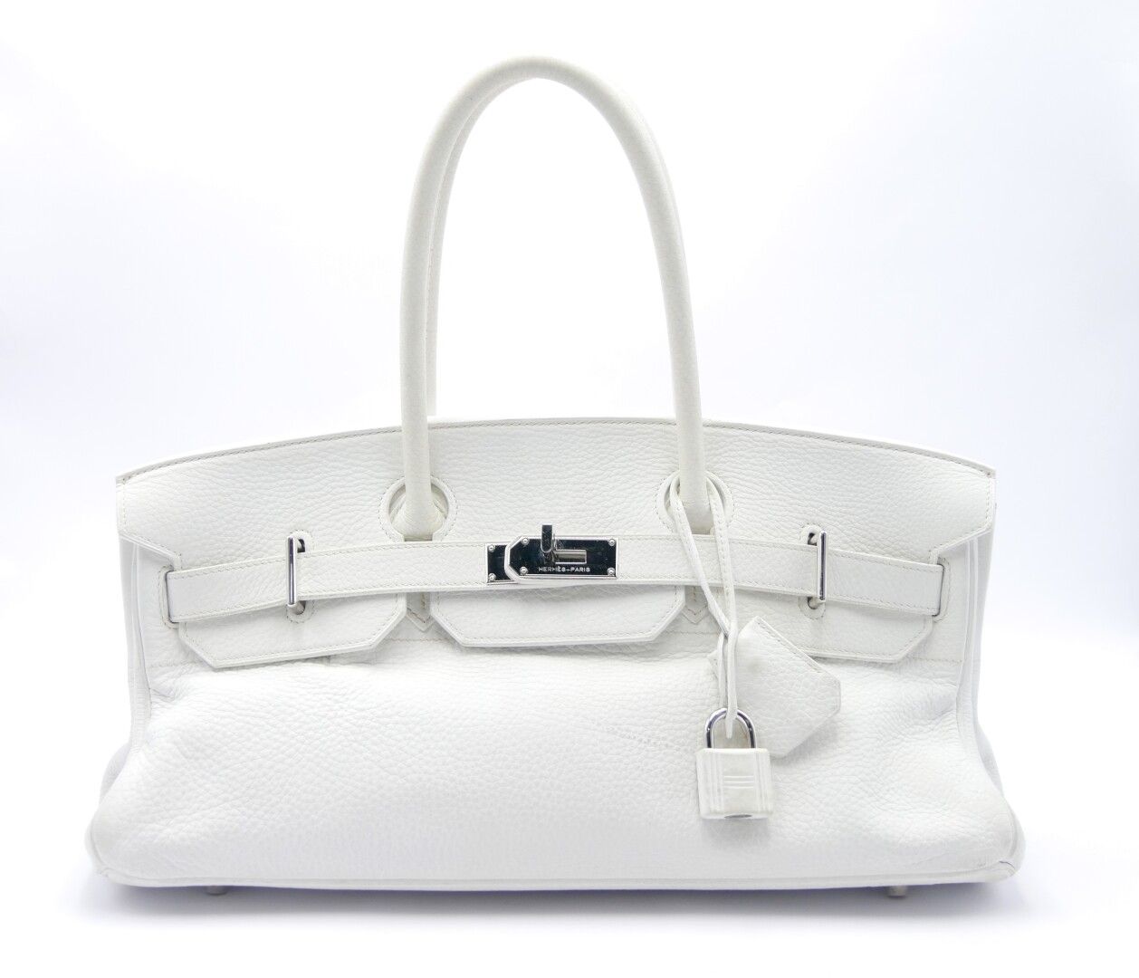 Null HERMÈS 

Birkin shoulder 

White grained leather bag with two handles, padl&hellip;