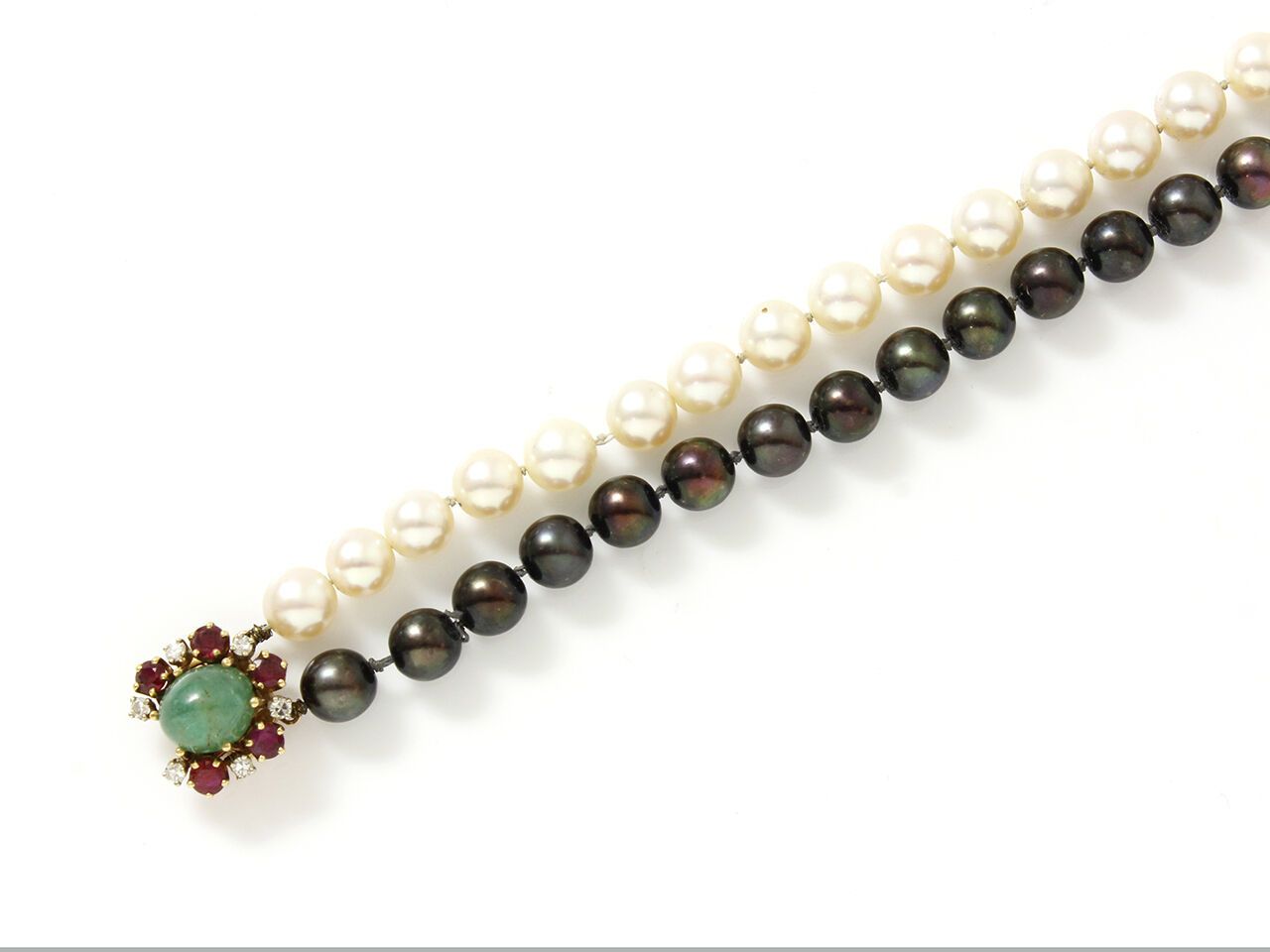 Null XXe SIECLE 

Bracelet composé de deux rangs de perles de culture blanches e&hellip;