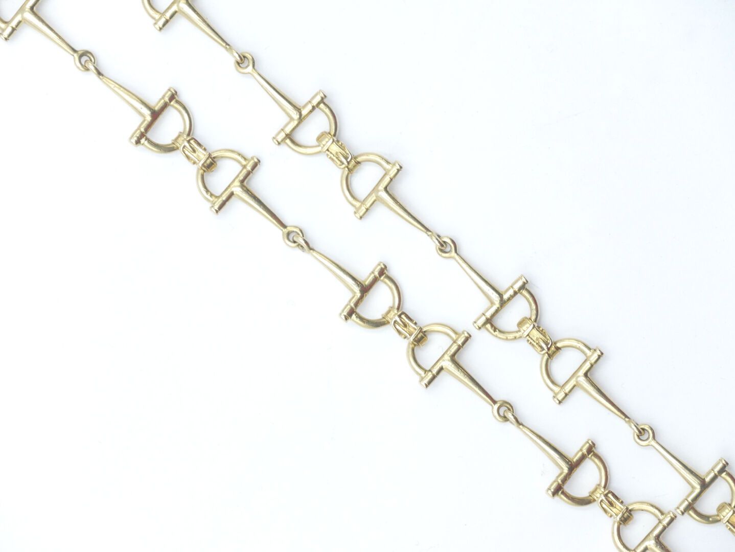 Null HERMÈS, attributed to 

Gold 750/1000th horsebit necklace 

Weight : 67,4 g&hellip;