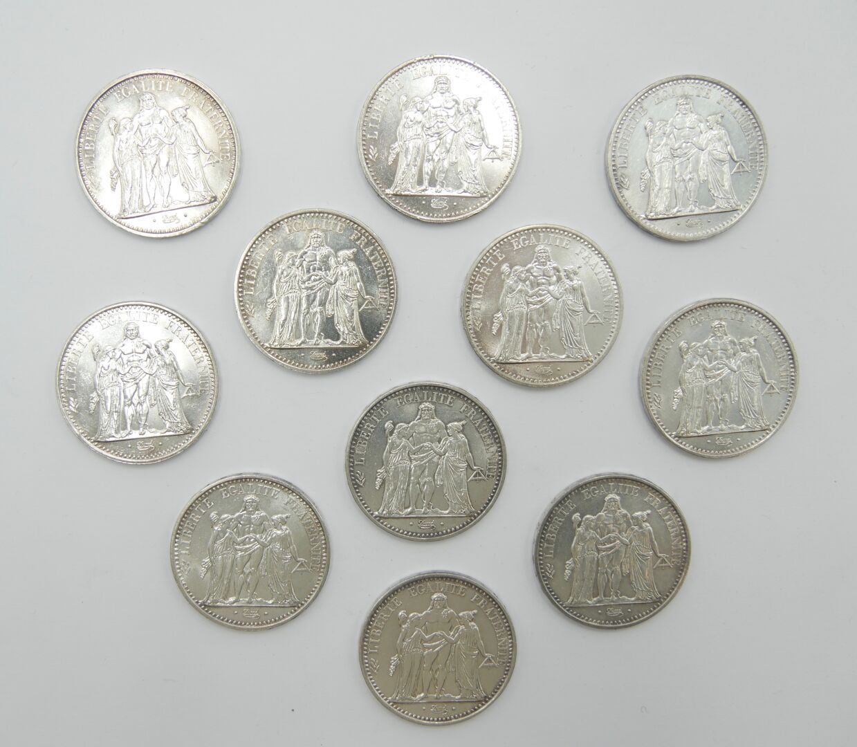 Null 法国和意大利 

一批银币:

- 11枚10法郎赫拉克勒斯银币（1965,1966,1967）。状况非常好。总重量：275克。

- 1枚银质5法郎&hellip;