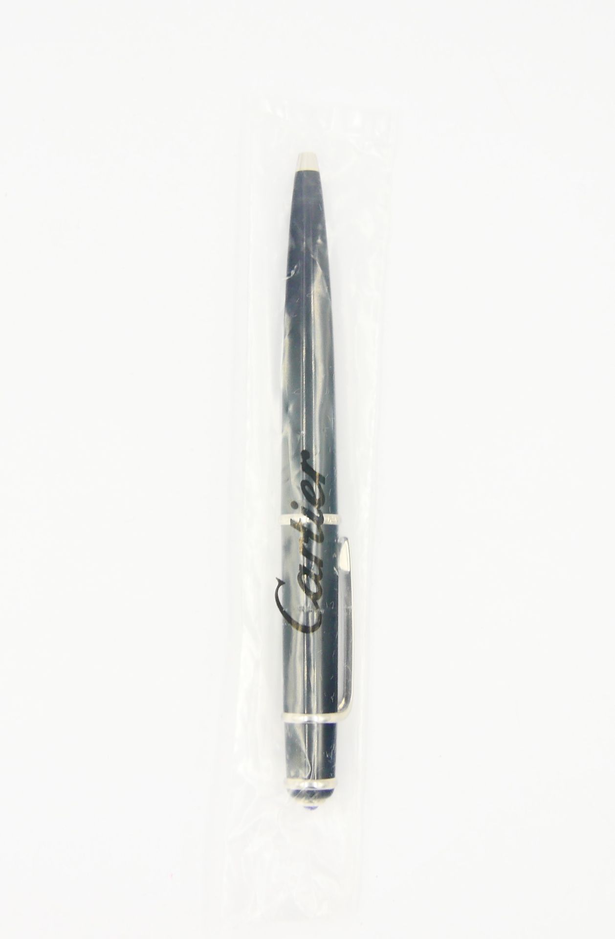 Null CARTIER 

Diabolo 

Composite black and silver metal ballpoint pen, blue ca&hellip;