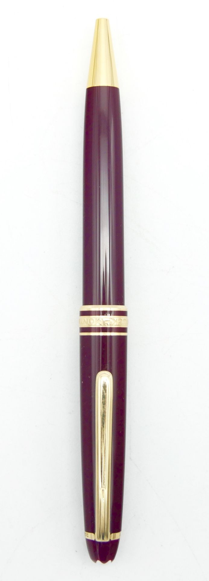 Null MONTBLANC 

Meisterstück 

Ballpoint pen in burgundy resin and gold metal, &hellip;