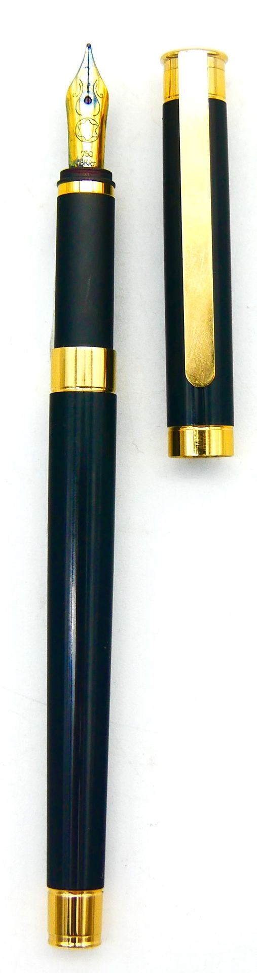 Null MONTBLANC 

Noblesse oblige 

Black lacquer and gold metal fountain pen, 75&hellip;