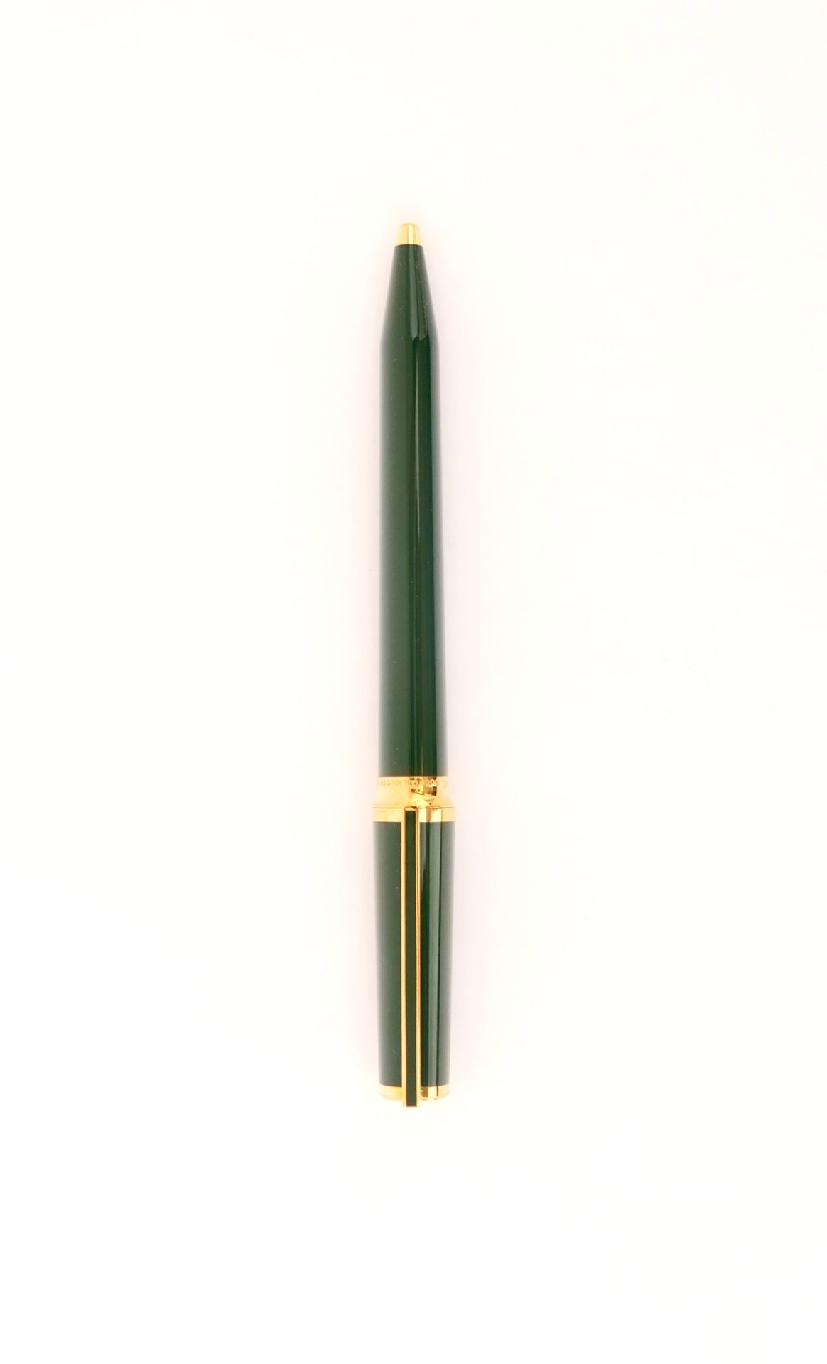 Null S.T. DUPONT 

Montparnasse 

Ballpoint pen in gilded metal and green lacque&hellip;