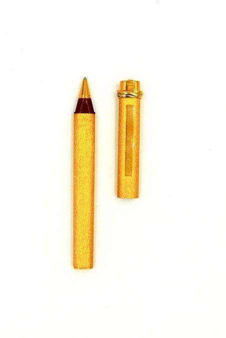 Null CARTIER 

Vendôme 

Brushed gold-plated metal and red bakelite ballpoint pe&hellip;