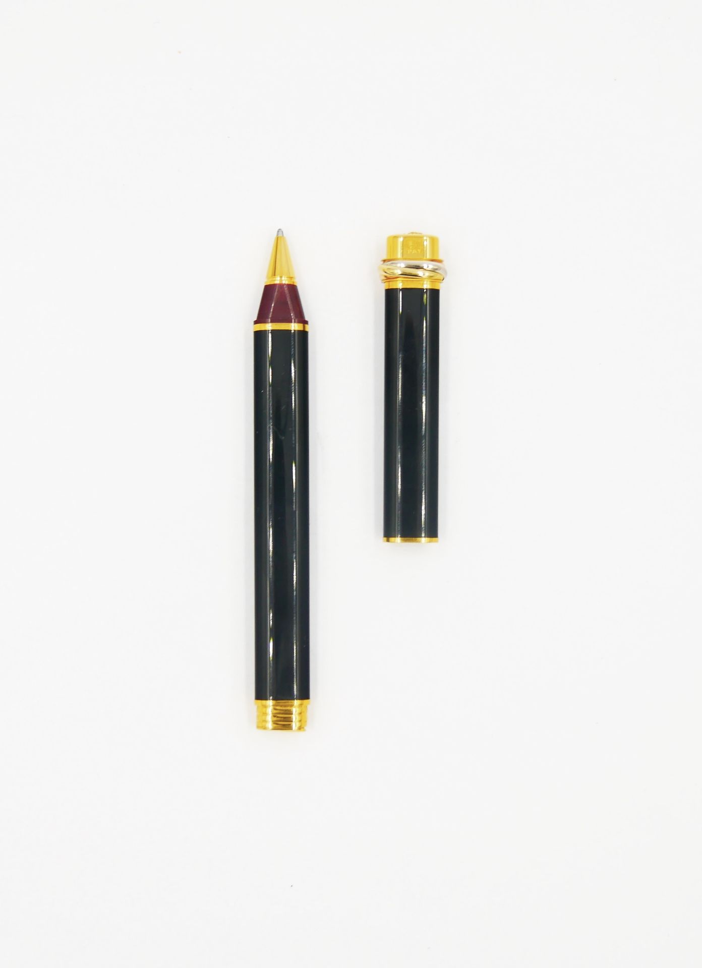 Null CARTIER 

Vendôme 

Schwarz lackierter Kugelschreiber mit goldplattiertem M&hellip;