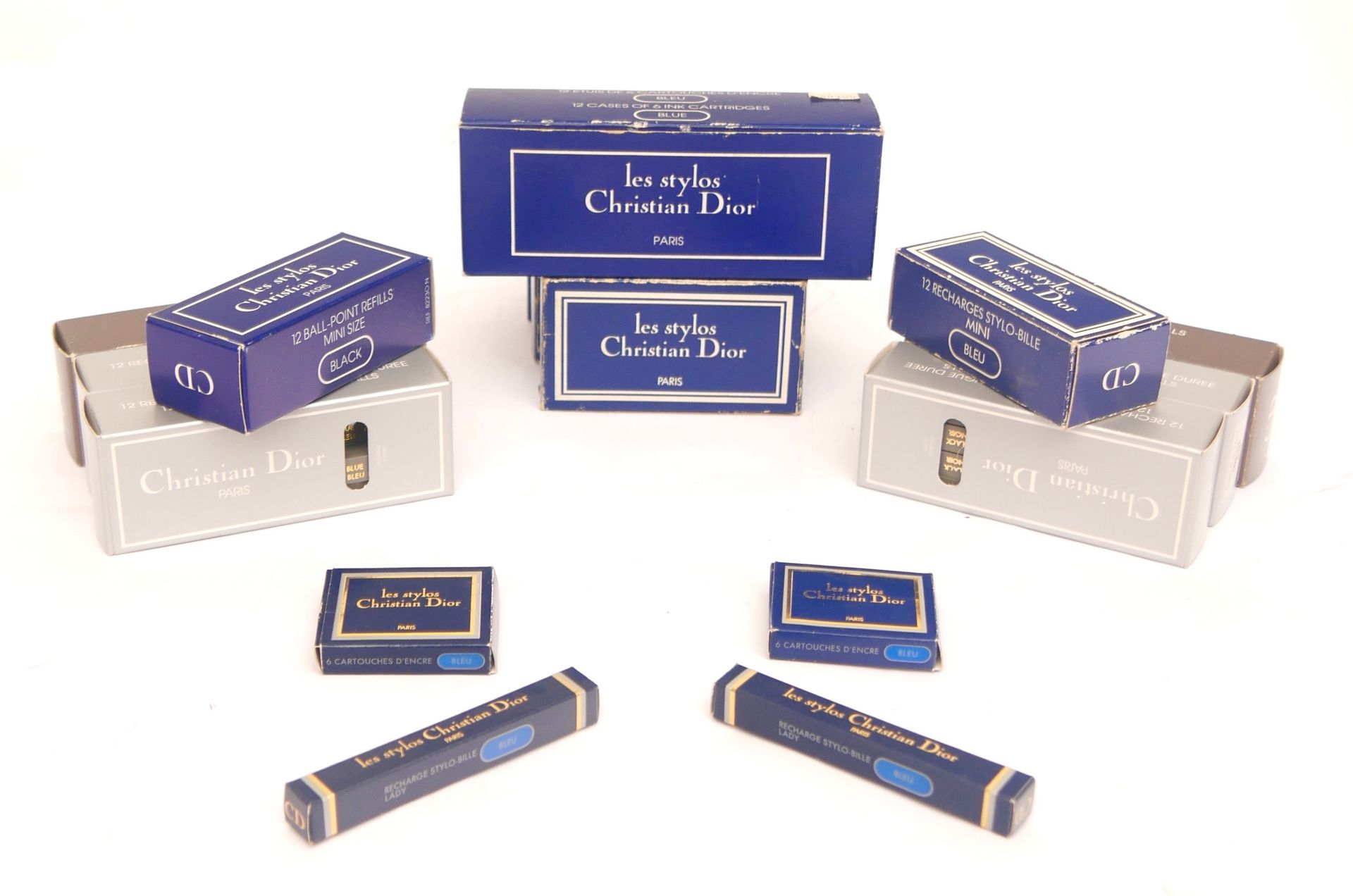 Null CHRISTIAN DIOR 

Set of cartridges and ballpoint refills

Blue or black 


&hellip;