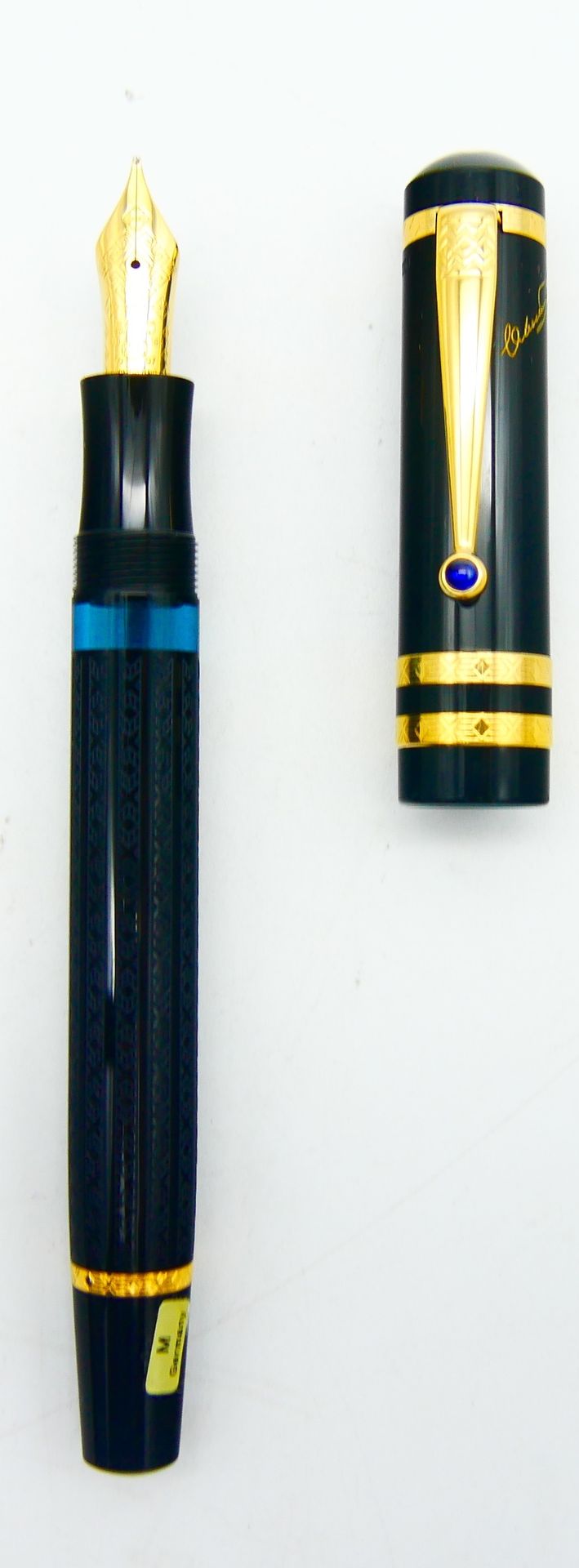 Null 蒙特布朗

费多尔-陀思妥耶夫斯基的《大师》（Meisterstück）。

黑色树脂和镀金金属钢笔，刻有几何图案，750/1000金笔尖，活塞系统
&hellip;