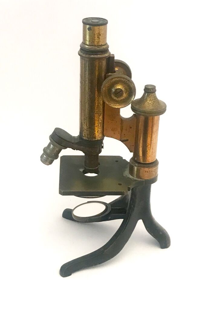 Null E. LEITZ WETZLAR - Early 20th century 

Brass microscope, one objective STI&hellip;