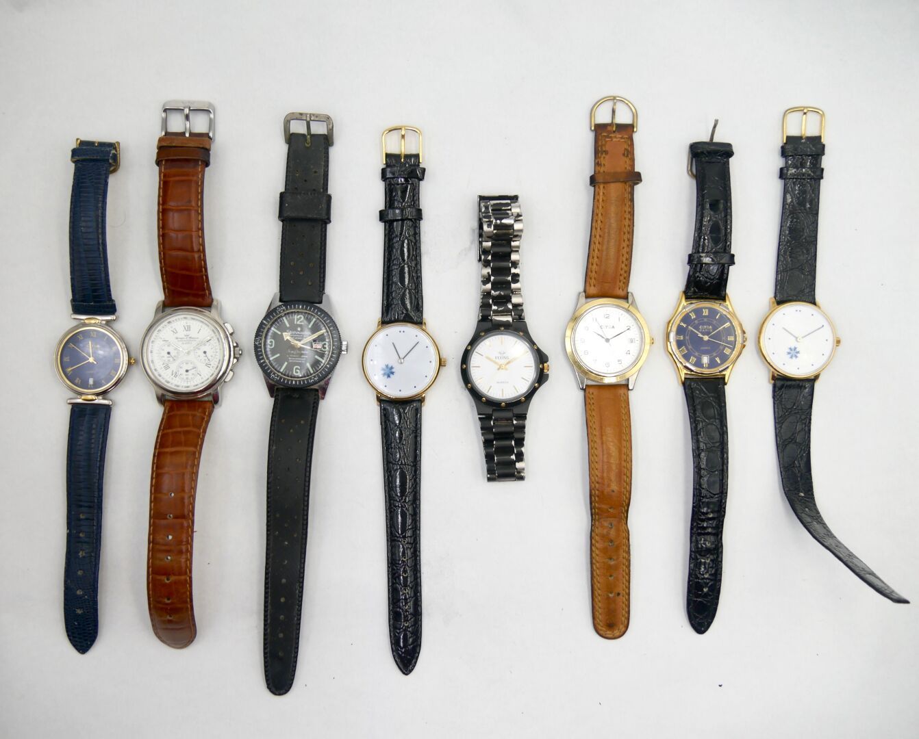 Null WATCHES 

Lot of 8 different wrist watches including Clyda, Flying, Yonger &hellip;