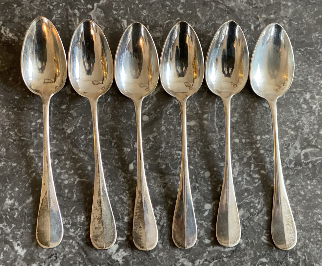 Null end of the 19th century

Set of six spoons in silver 950/1000e, uniplat mod&hellip;