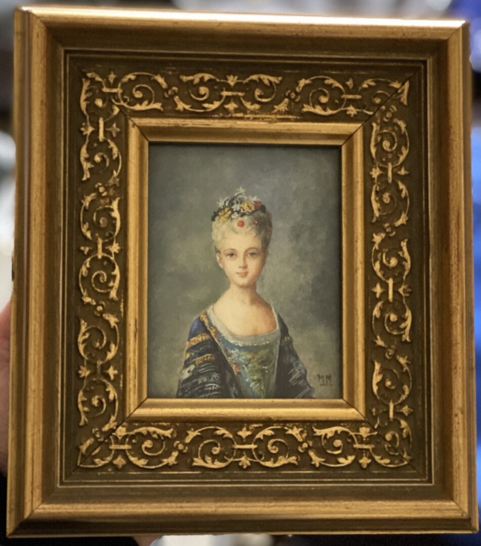 Null XXth CENTURY

Presumed portrait of Mademoiselle Béttiny 

Miniature 

Monog&hellip;