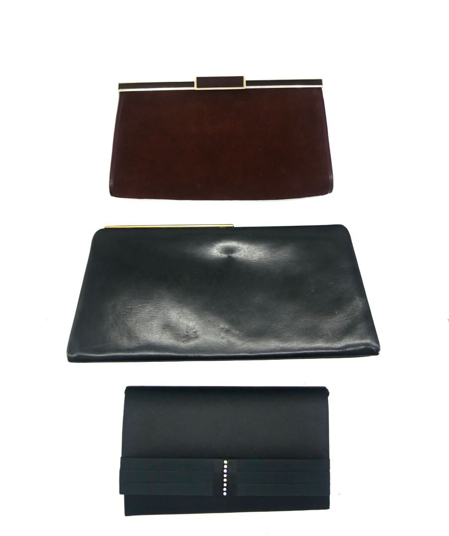 Null FASHION

Set of three evening clutches:

- Black fabric flap clutch decorat&hellip;