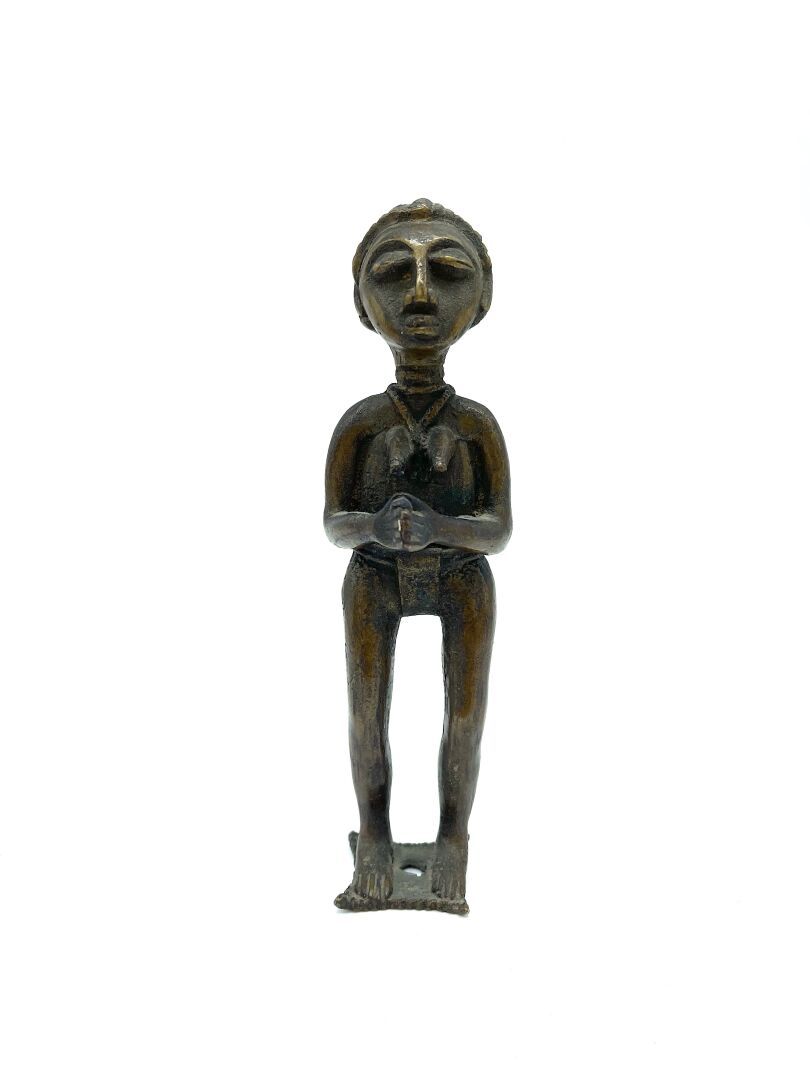 Null AFRICA - 20° secolo 

Donna in piedi con le mani giunte 

Soggetto di bronz&hellip;