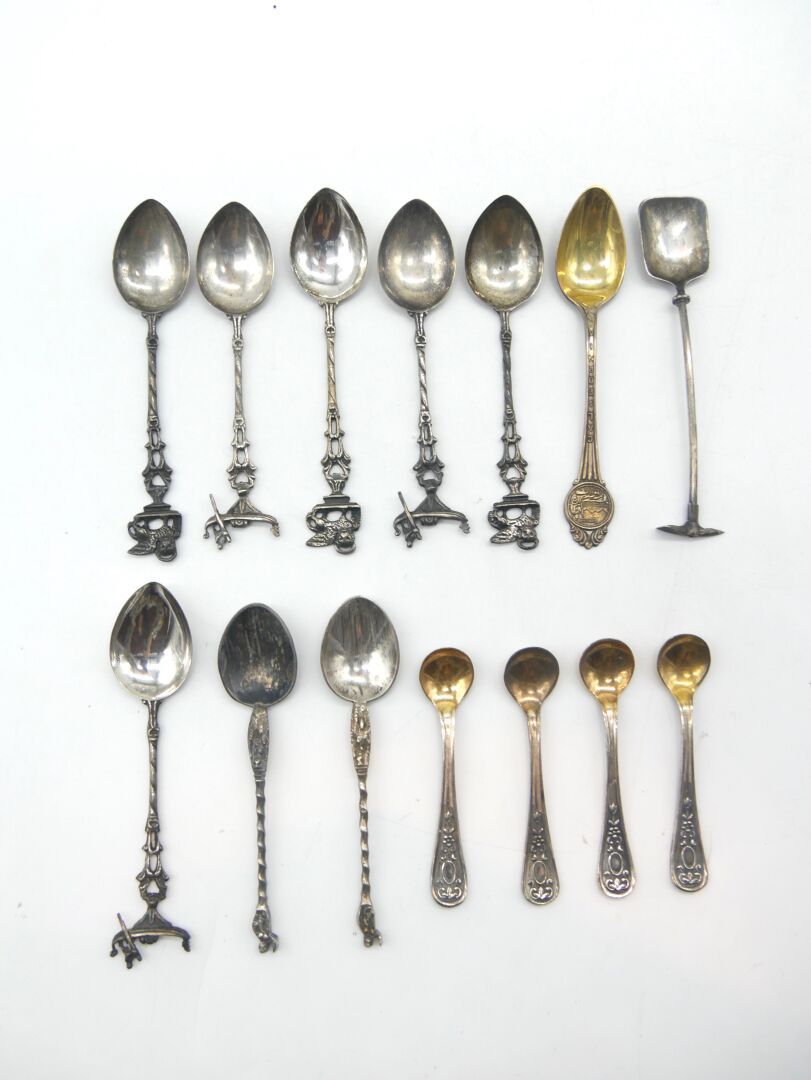 Null XIXth CENTURY

Lot of 14 small spoons in silver 925/1000e, several differen&hellip;