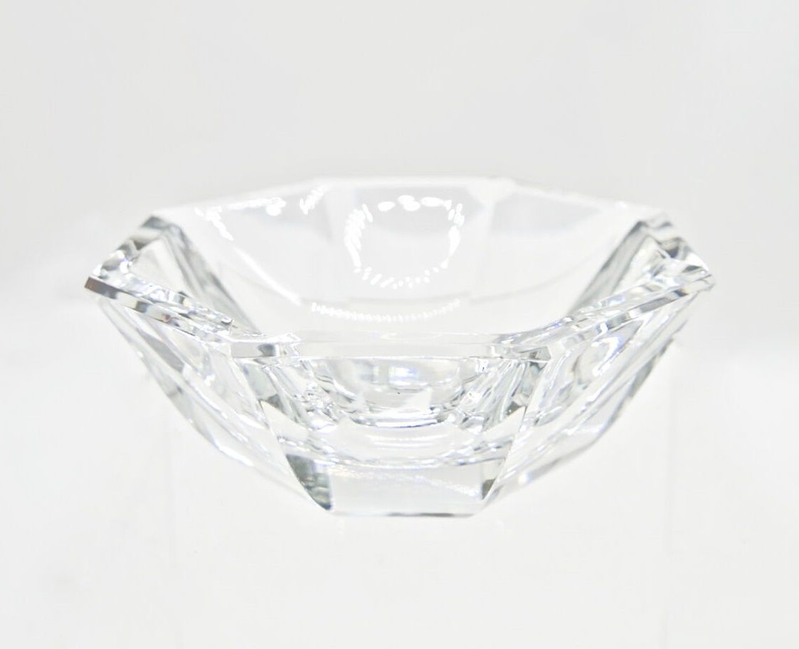 Null SAINT LOUIS

Vide-poche en cristal de Saint-Louis, de forme octogonale

Dia&hellip;
