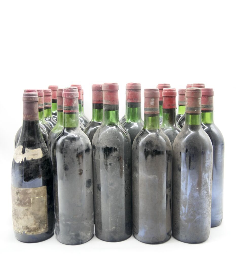 Null VINOS VARIOS

Lote de unas 29 botellas de vino sin etiquetar, incluyendo Bo&hellip;