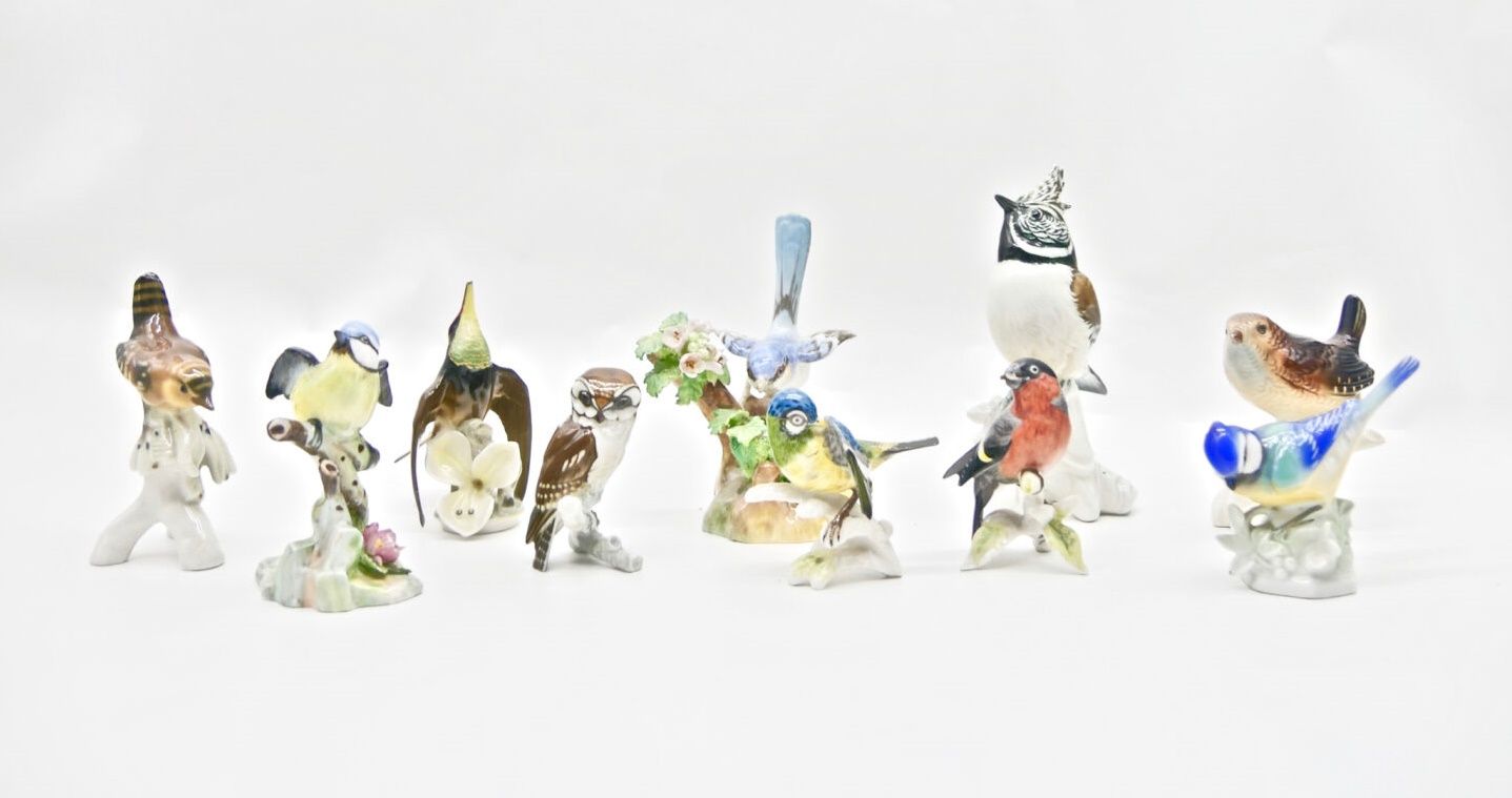 Null XXth CENTURY

Set of 10 small polychrome enameled porcelain birds, various &hellip;