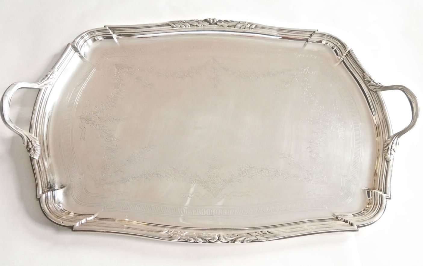 Null Gustav KELLER 

Large silver tray 950/1000e with two handles, decorated wit&hellip;