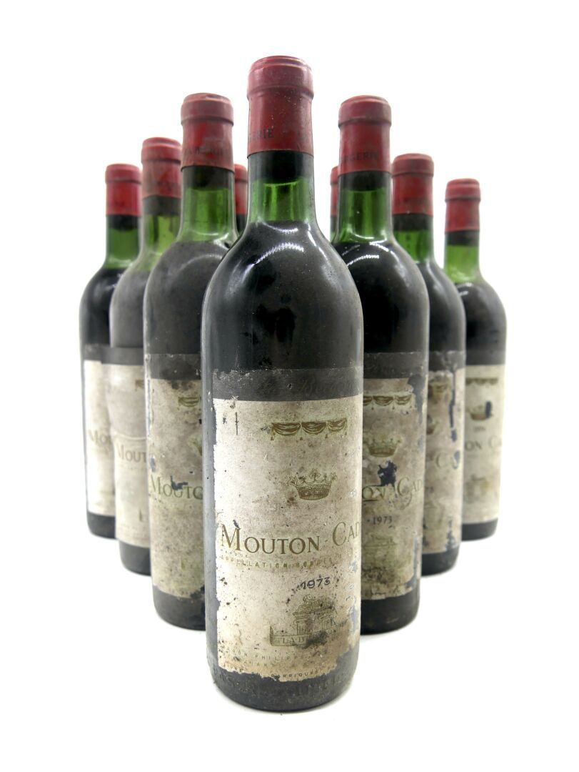 Null MOUTON CADET 

Ensemble de 10 bouteilles comprenant 4 bouteilles Mouton Cad&hellip;