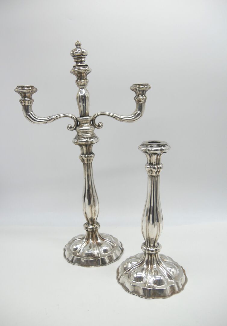 Null VIENNA - CIRCA 1860 

Pair of silver torches 800/1000e one forming a candle&hellip;