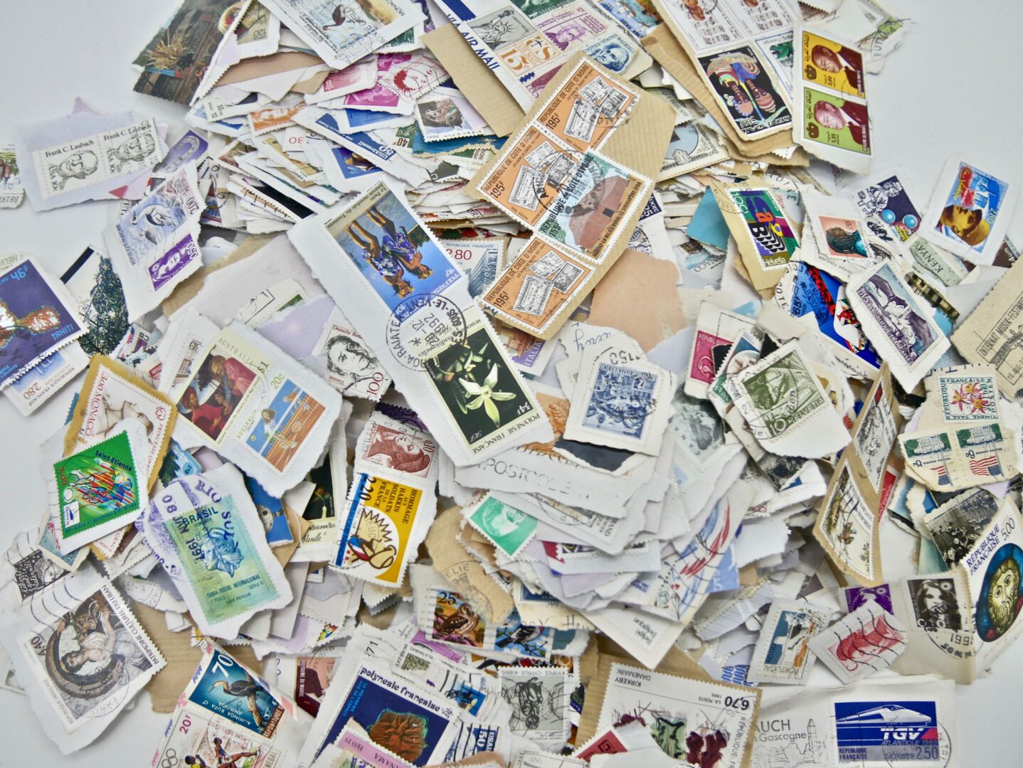 Null 法国和世界

大量邮票，包括毛里塔尼亚、瓦朗斯、埃克林公园、圣皮埃尔、欧洲议会、梵蒂冈、柏林、埃及、泰国、摩纳哥、法属波利尼西亚、葡萄牙、布隆迪、法国&hellip;