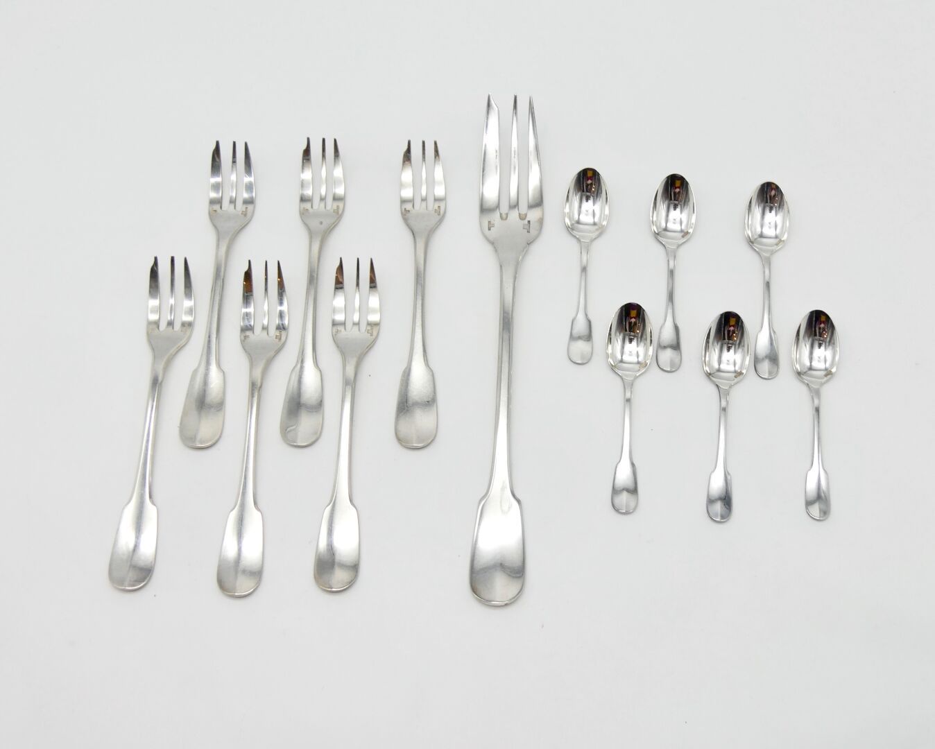 Null CHRISTOFLE 

Cluny model 

Silver plated cutlery set including 6 cake forks&hellip;