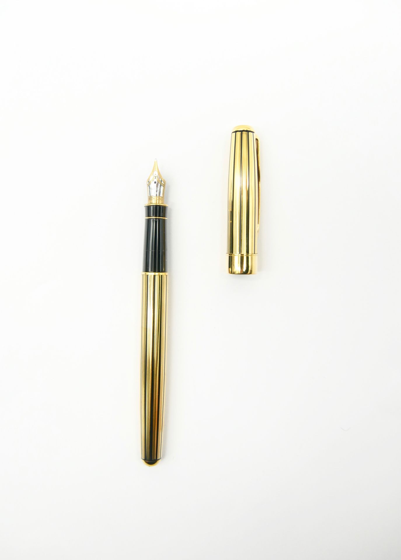 Null PARKER 

Sonnet 

Gold plated fountain pen with black grooves, medium 750/1&hellip;