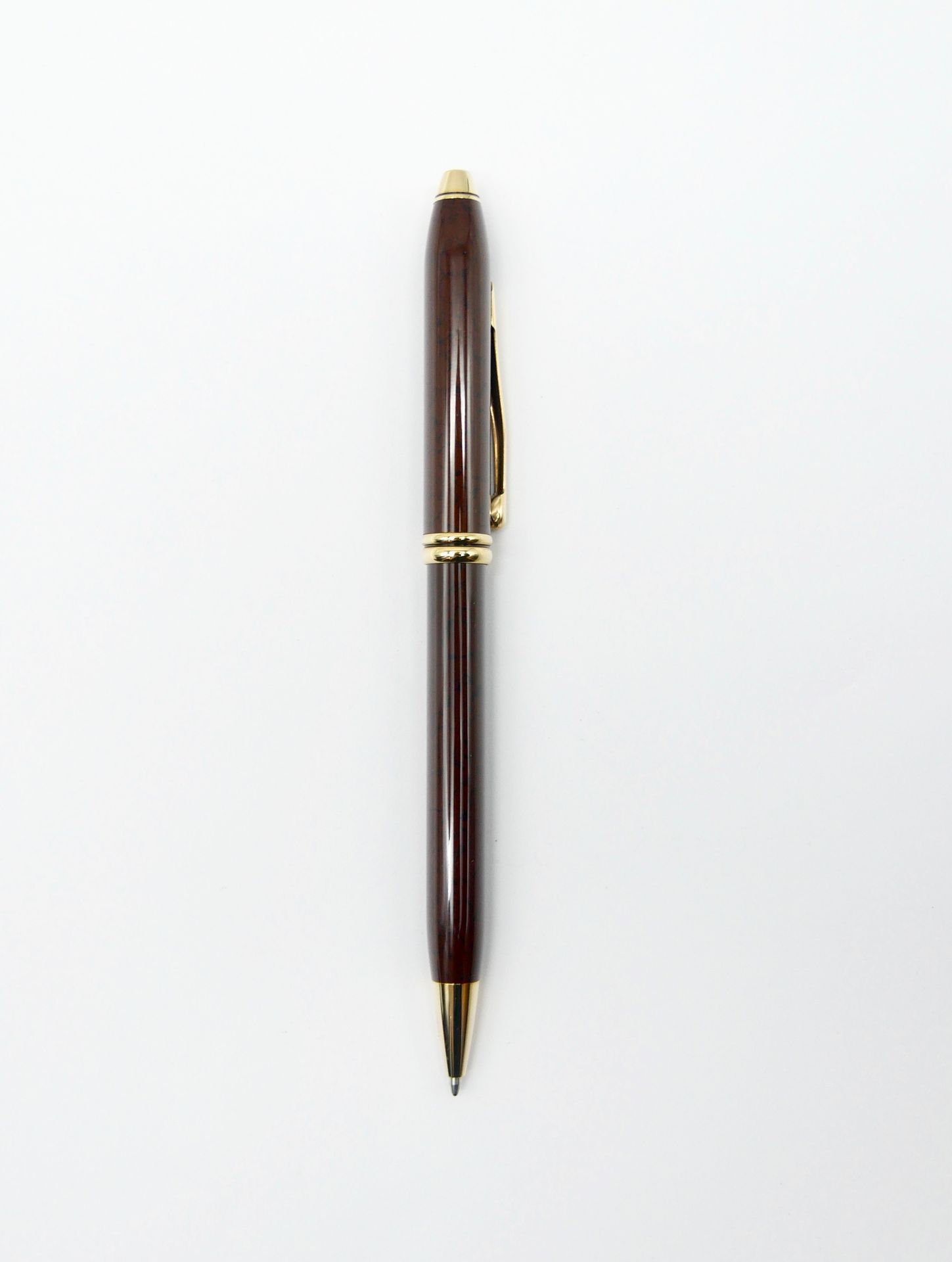 Null CROSS 

Townsend

Kugelschreiber aus vergoldetem Metall und lackiert in rot&hellip;