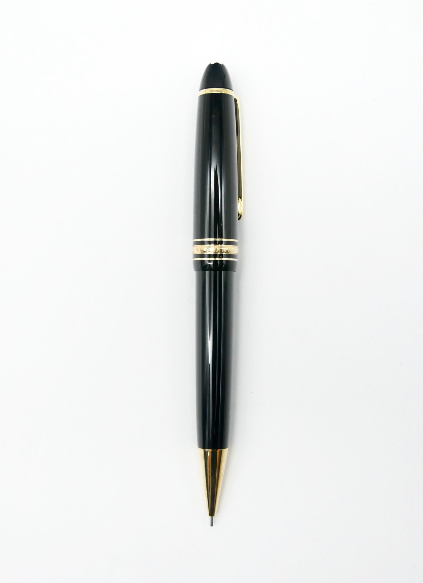 Null 蒙特布朗

大师之路》(Meisterstück)

黑色树脂和金色金属铅笔，中等大小

刻有Montblanc Meisterstück的字样

编&hellip;