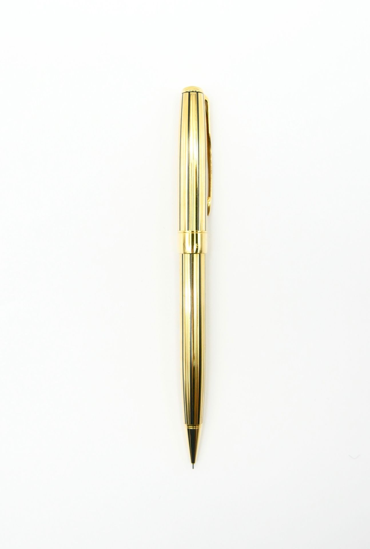 Null PARKER 

Sonnet 

Gold plated metal lead pen with black grooves 

Inscribed&hellip;