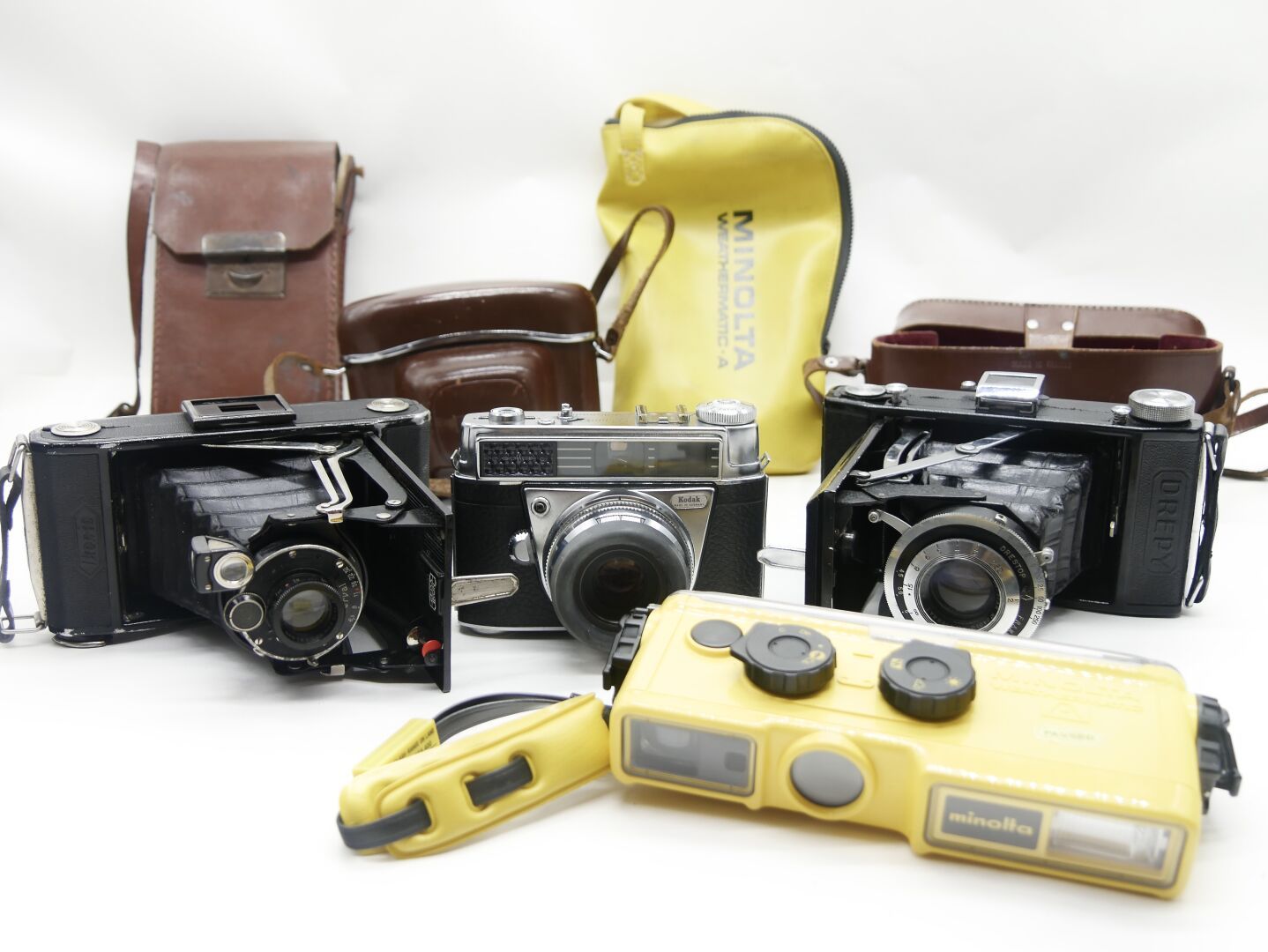 Null FOTOAPPARATE 

Set aus 4 Kameras bestehend aus : 

- KODAK, Retina automati&hellip;
