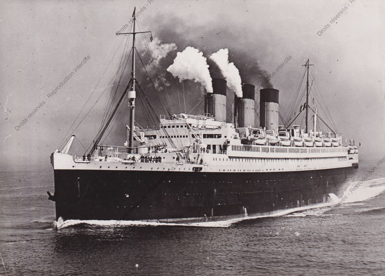 Null Ship, Queen Mary. Circa 1920-50. 
Set of about twenty prints, mostly silver&hellip;