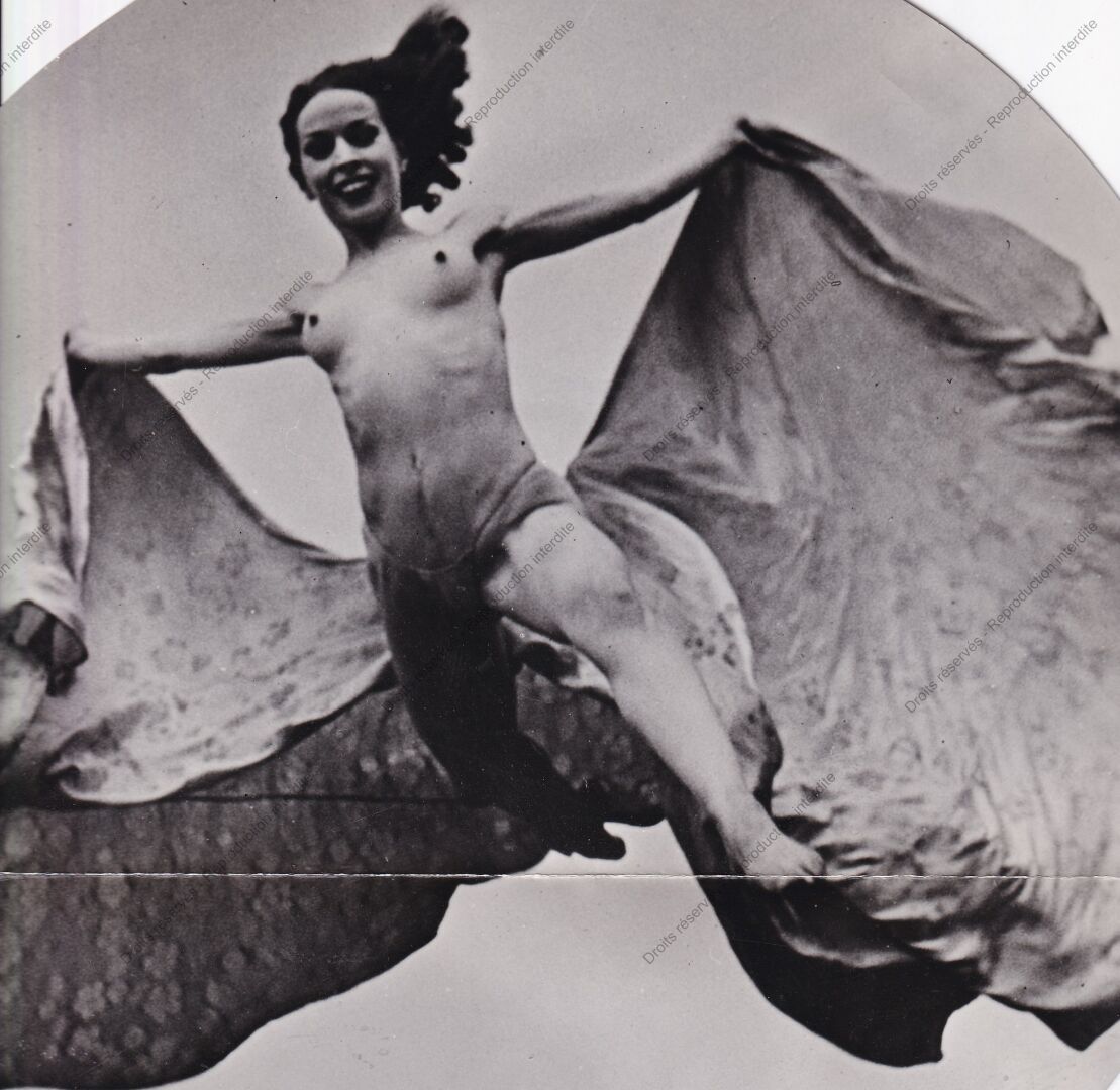 Null 法国，娱乐，歌舞厅，舞蹈，芭蕾舞和杂项。约1930-1965年。 
一套约30张银版画，反版画（复制品）。 
在一些印刷品的背面，有新闻指示、说明（例&hellip;