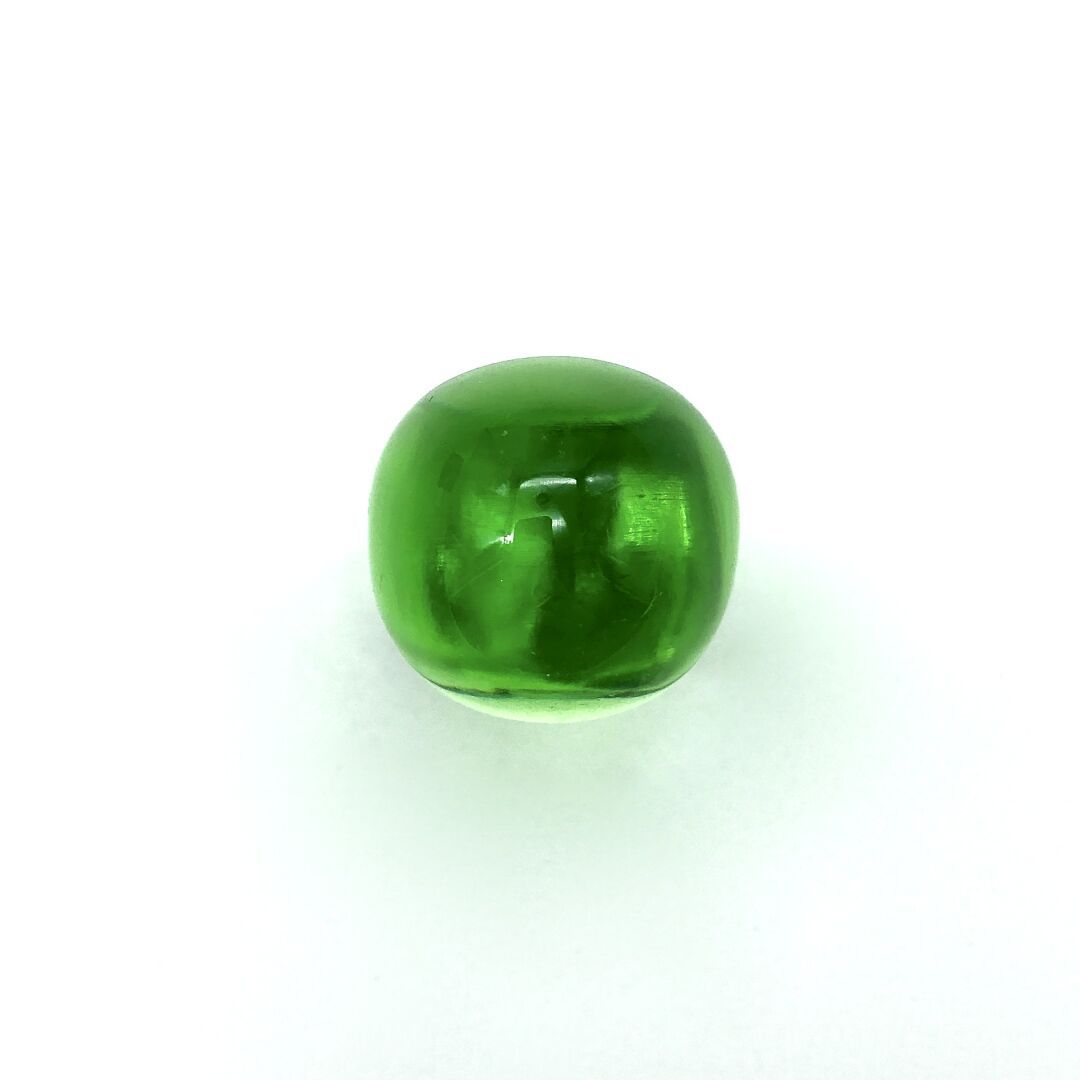 Null LALIQUE 
Green glass cabochon ring 
Signed LALIQUE FRANCE
Case 
Finger size&hellip;