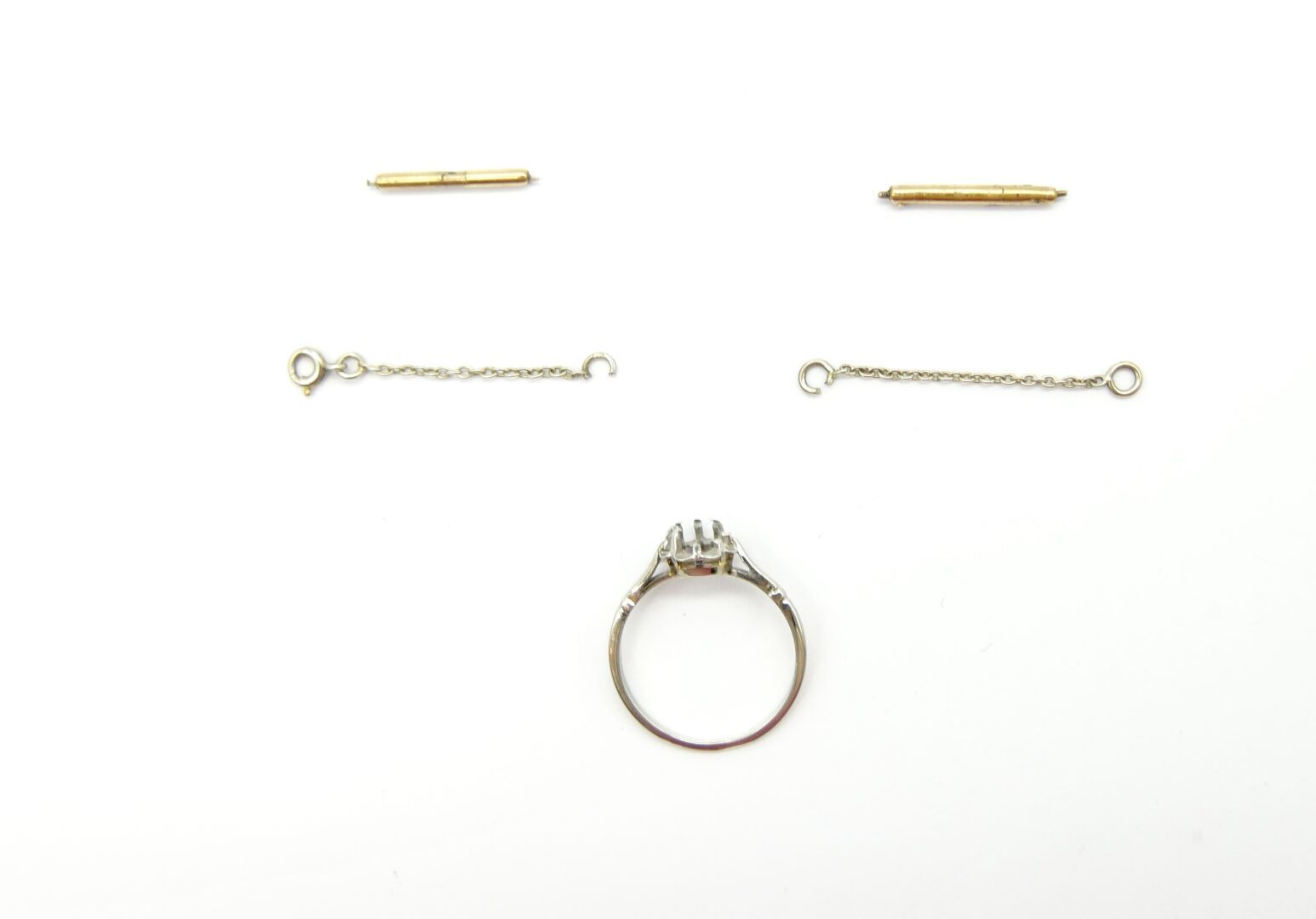 Null DEBRIS OR 
Monture de bague en or blanc 750/1000e, deux pompes de bracelet &hellip;