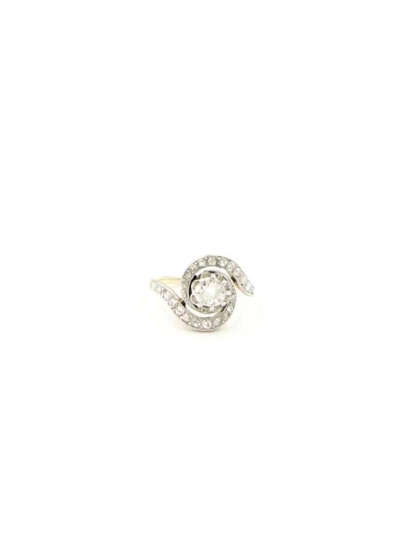 Null 20世纪初
一枚白金750/1000次和铂金850/1000次陀飞轮戒指，以0.25克拉老式切割钻石和小钻石为中心。 
毛重：3.4克。 
手指大小：&hellip;