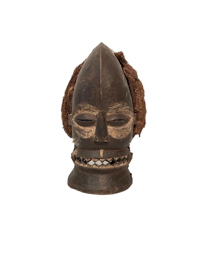 Null ANGOLA 
Tshokwe type mask
Wood with brown patina, pigments, fibers
H. 35 cm&hellip;