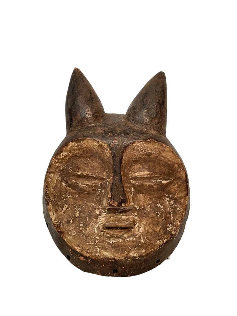 Null 尼日利亚 
埃克特面具，尼日利亚
小面具有一张月牙形的脸，上面有两个角
木质，有棕色铜锈，颜料
H.17 cm. 6,7 in.