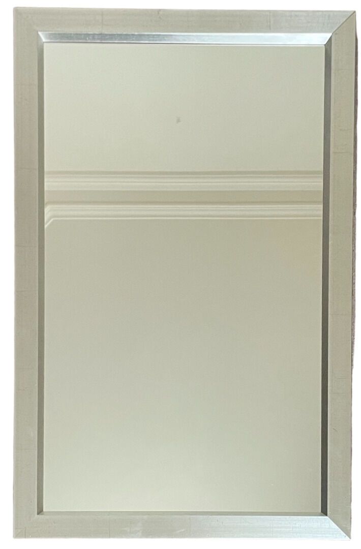 Null MIROIR MODERNE 
Miroir avec son cadre argenté effet vieilli
Dim. : 95 x 60 &hellip;