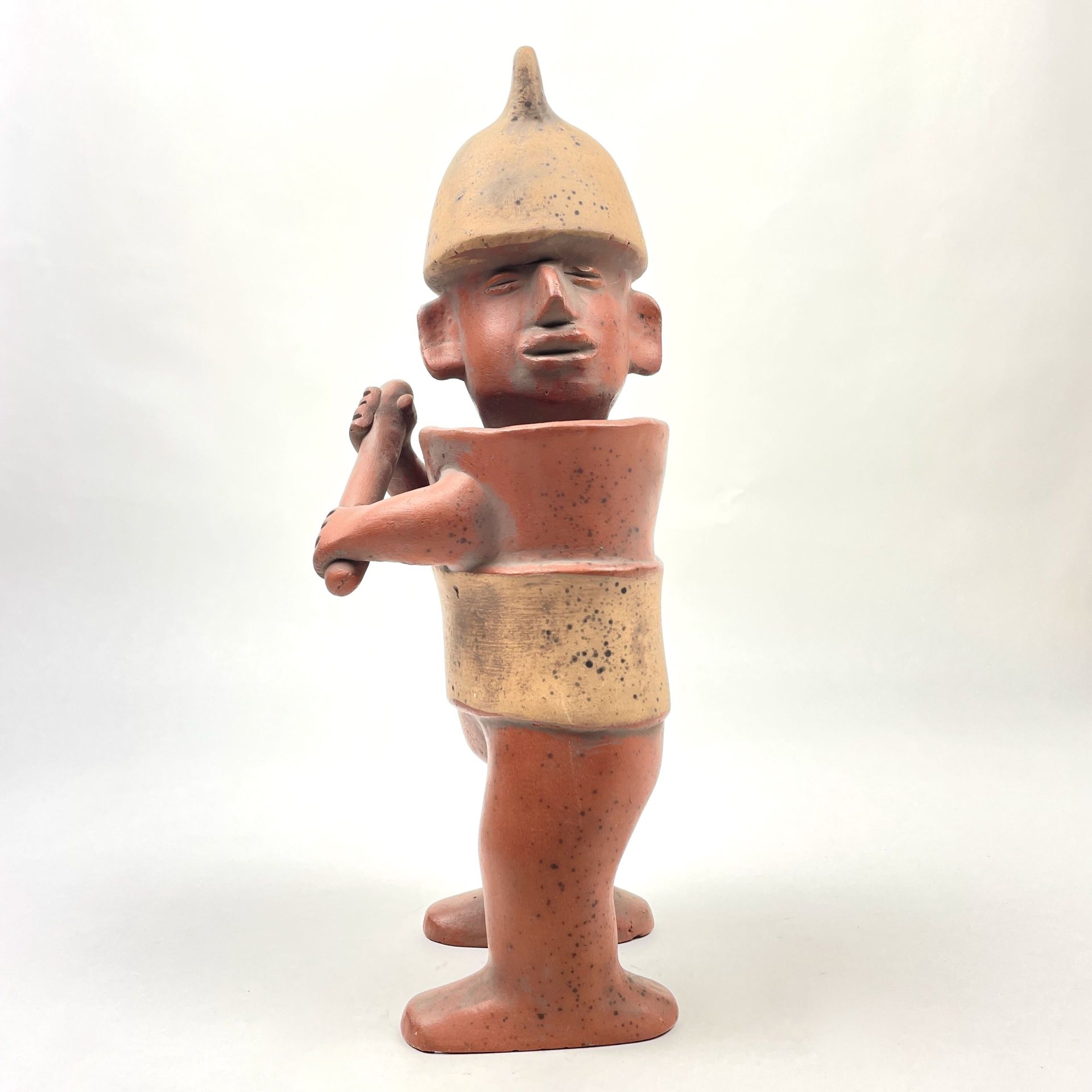Null IN THE PRE-COLUMBIAN STYLE 
Terracotta statuette of a warrior 
H. 34.5 cm 
&hellip;