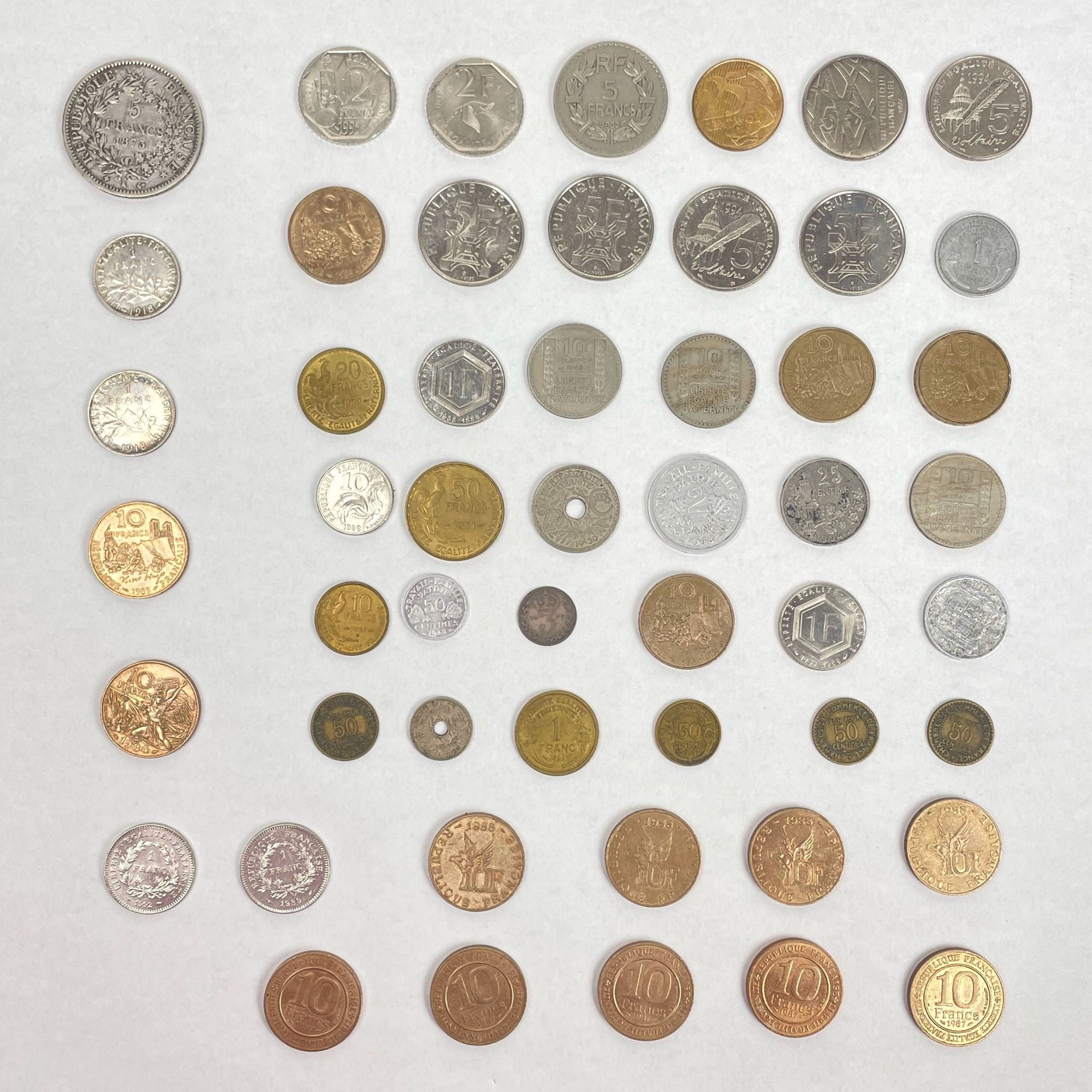 Null 十九和二十世纪 - 法国 
一批金属硬币，包括： 
- 5法郎银币900/1000e，赫拉克勒斯1873。工坊 K。重量：24.7 克。 
- 两枚1&hellip;