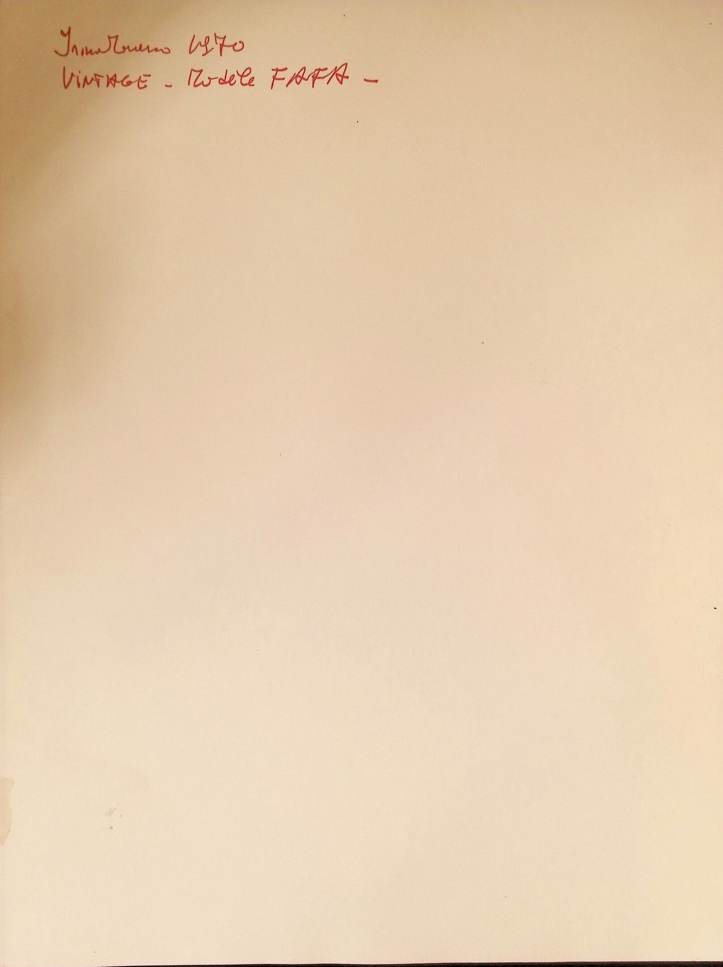 Null 伊琳娜-伊奥内斯科（1930-2022）
法法模特
银版画
约 1970 年
正面右下方红色字体：伊琳娜-约内斯库 1970
背面，红色墨水手写批注：&hellip;
