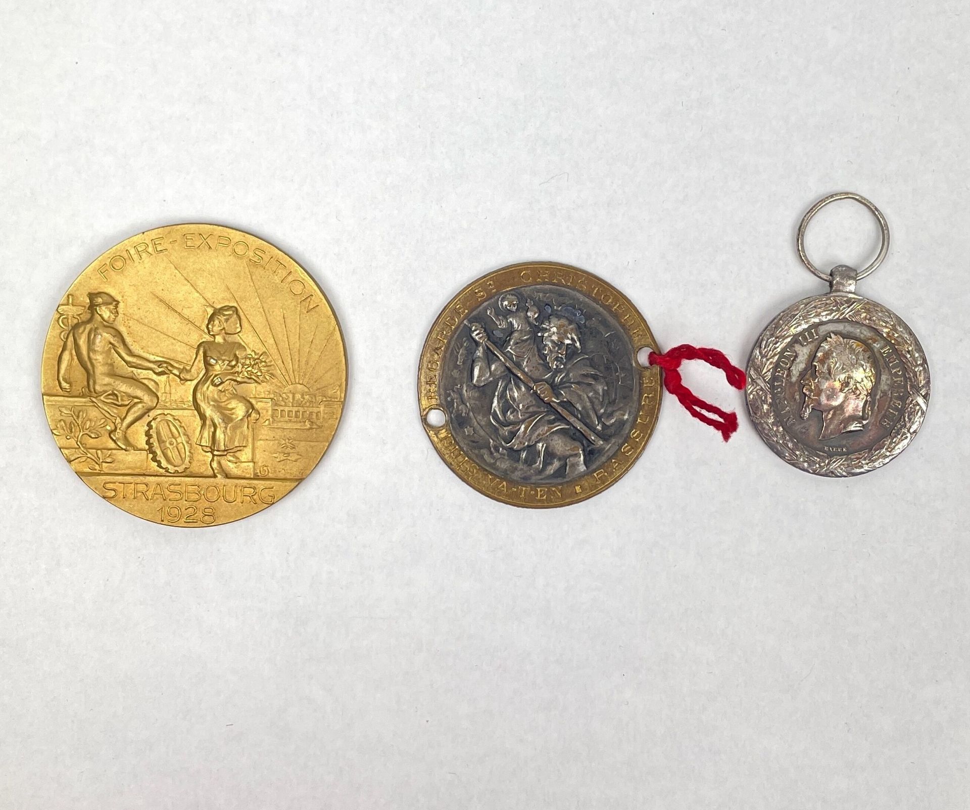 Null FRANCIA - XIX e XX secolo
Set di tre medaglie in metallo:
- Medaglia in met&hellip;