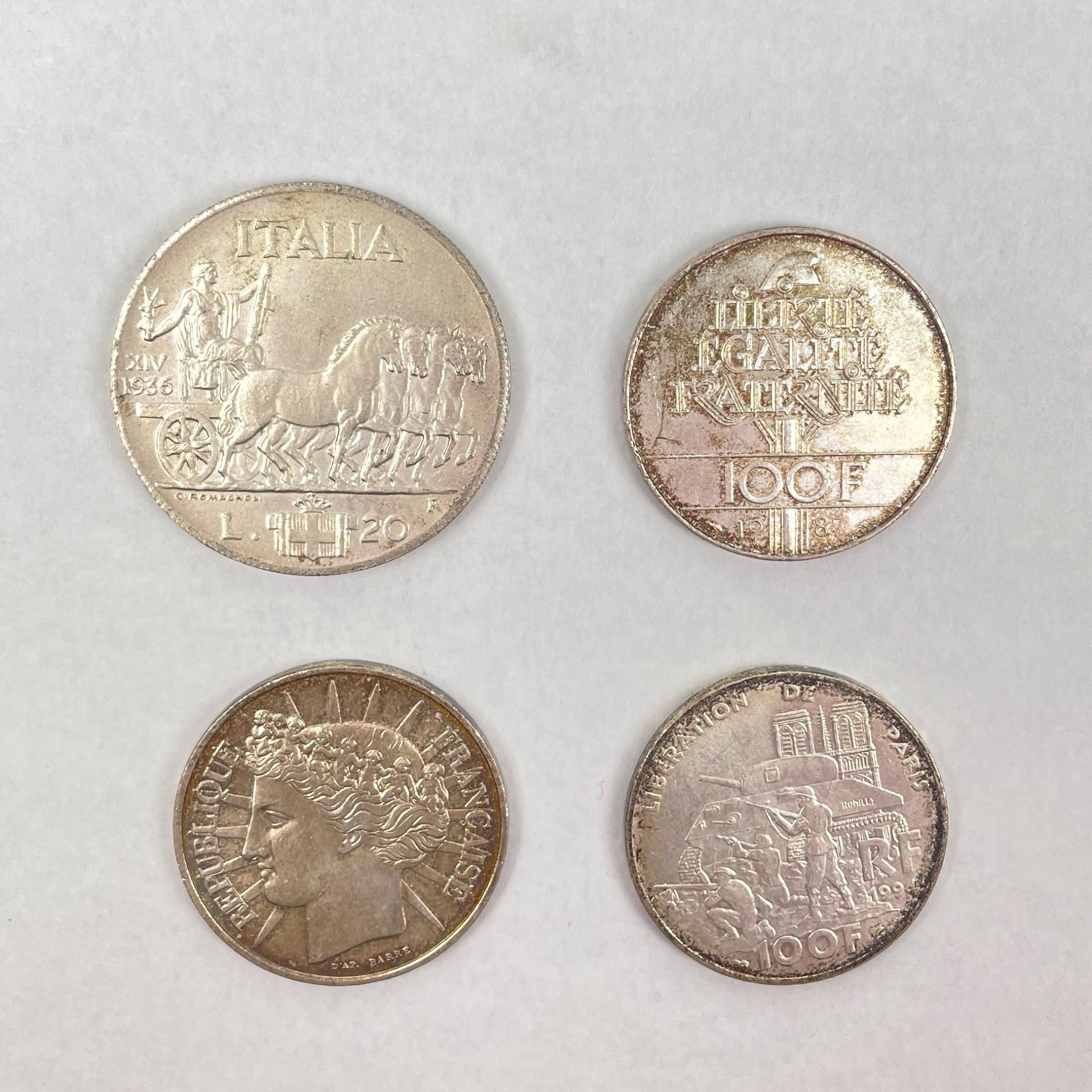 Null 法国 - 欧洲 - 20世纪 
一批各种银质或金属法郎硬币：
- 3枚900/1000e银质100法郎硬币。总重量：45 克。 
- 1枚维克多-伊曼&hellip;