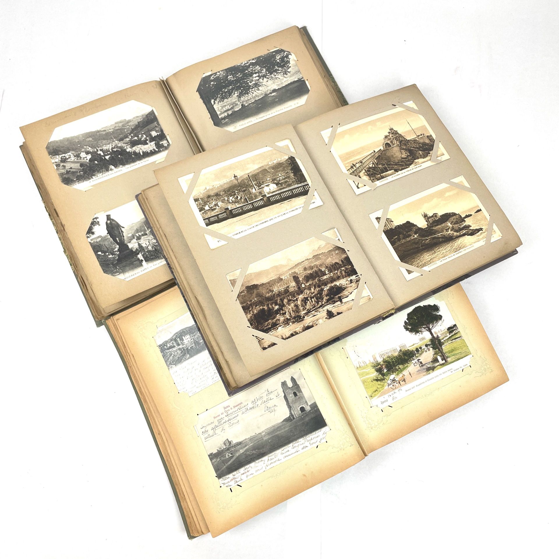 Null POSTALES 
Tres álbumes de unas 200 postales antiguas: Italia (Roma, Pompeya&hellip;