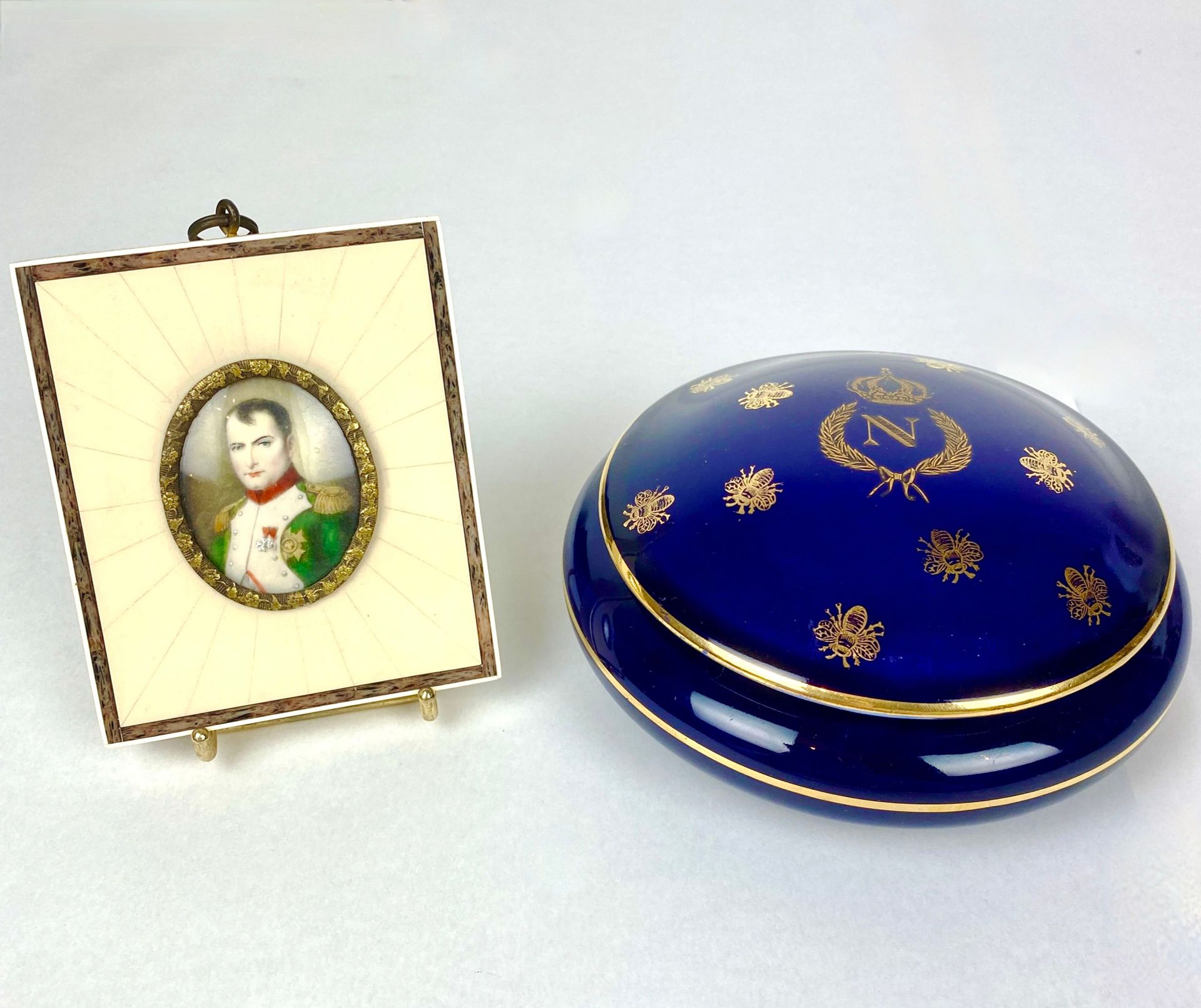 Null ON THE THEME OF NAPOLEON I
Lot including :
- Oval miniature depicting Emper&hellip;
